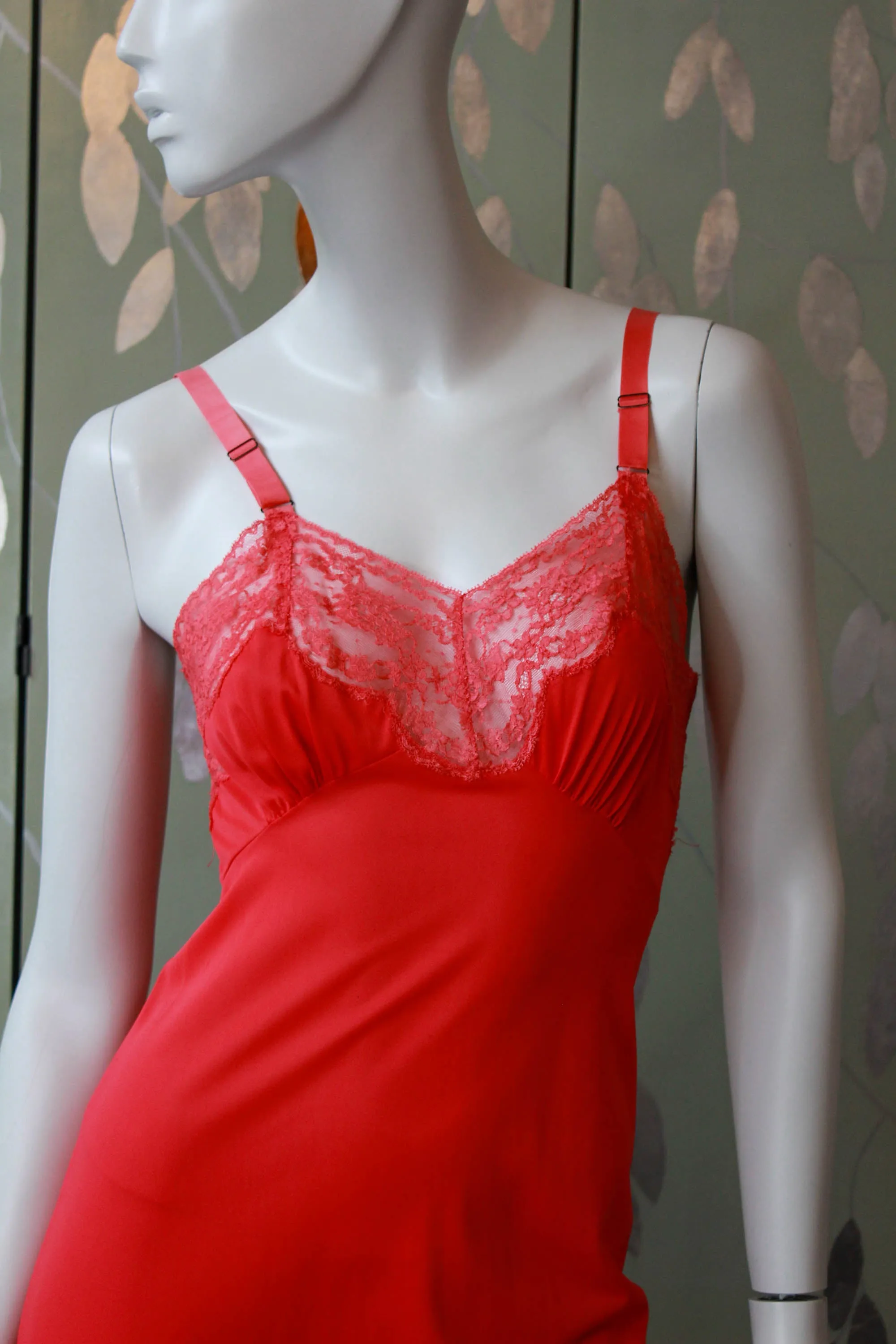 1960s Bright Red Slip, Small