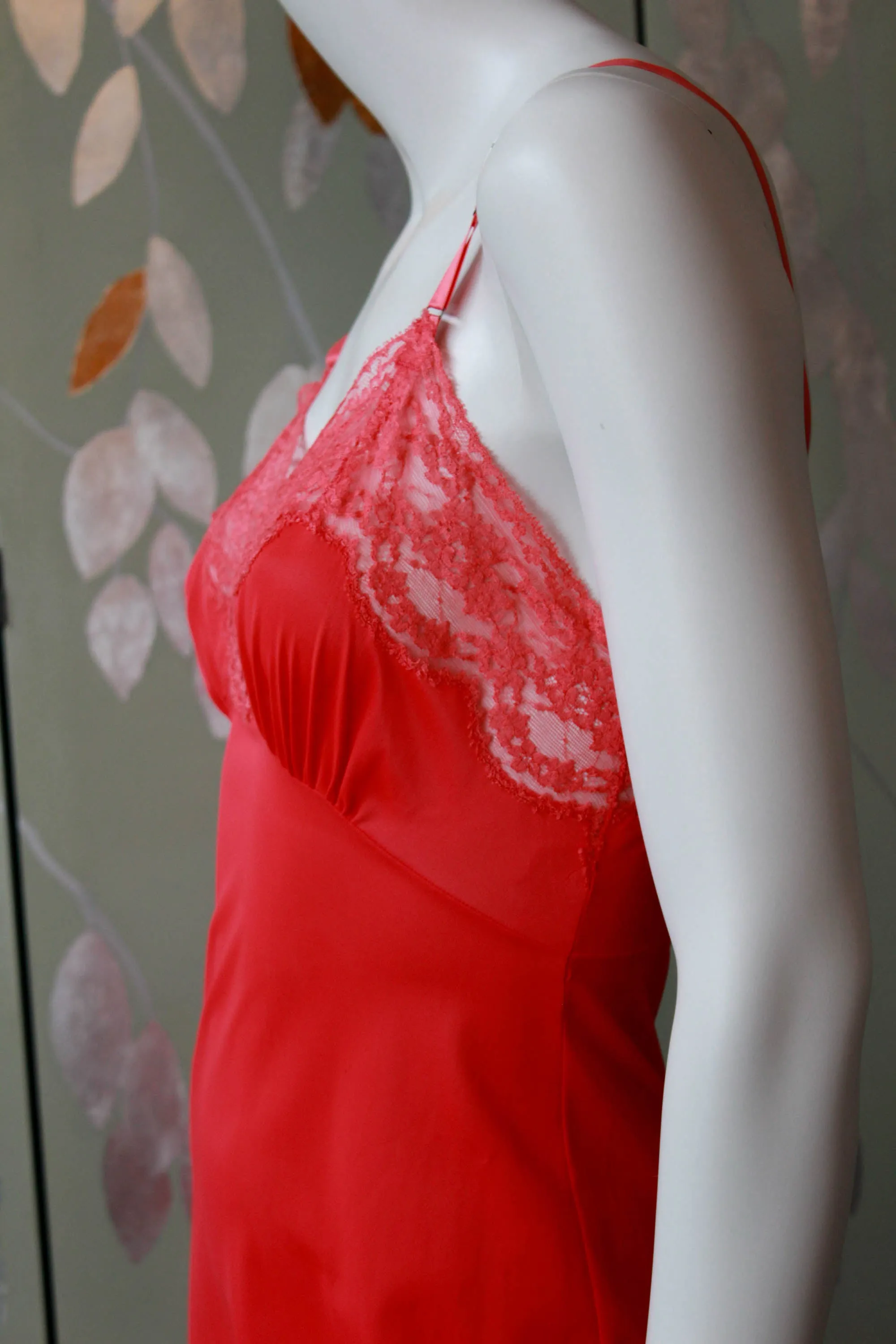 1960s Bright Red Slip, Small