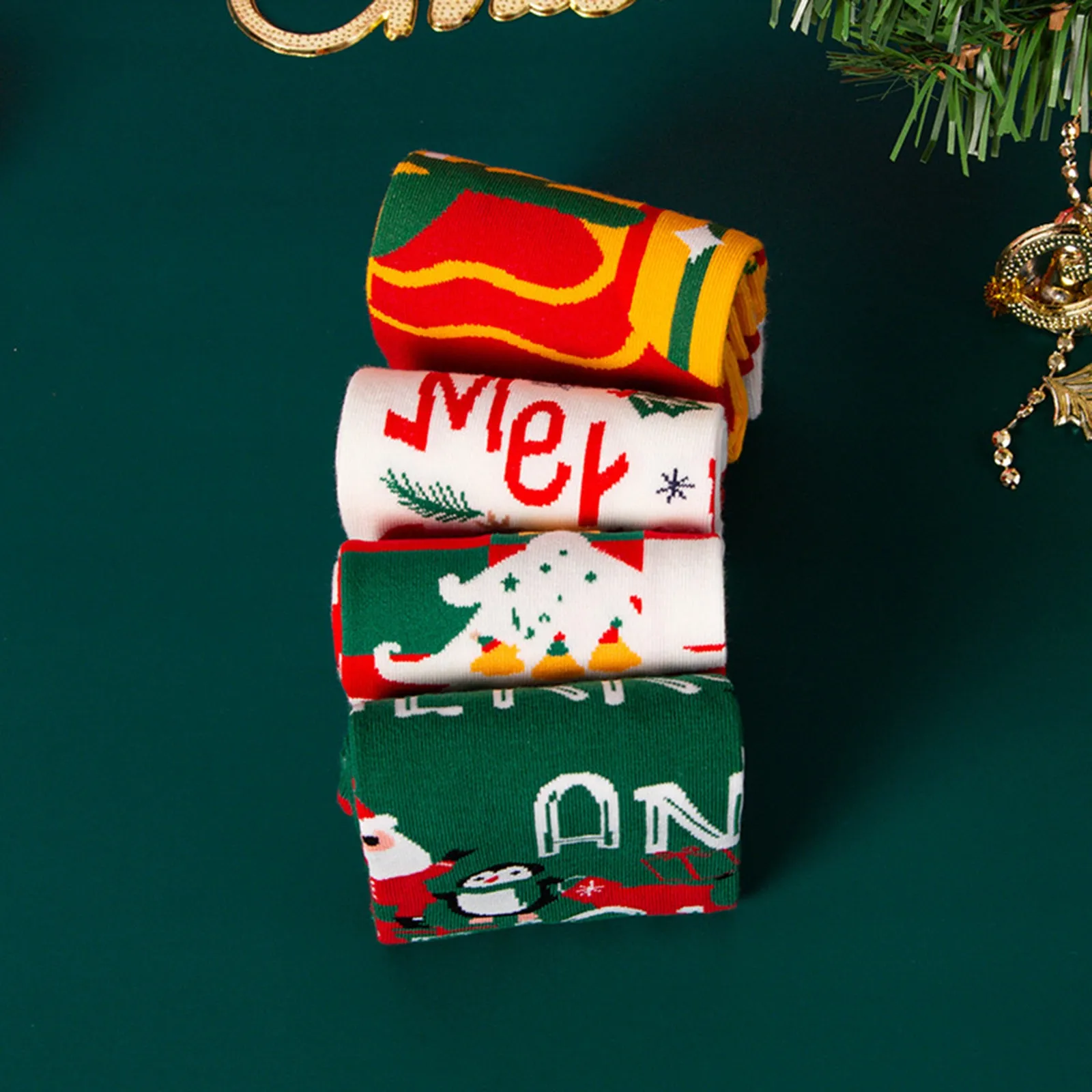 CHRISTMAS THEME SOCKS GIFT BOX