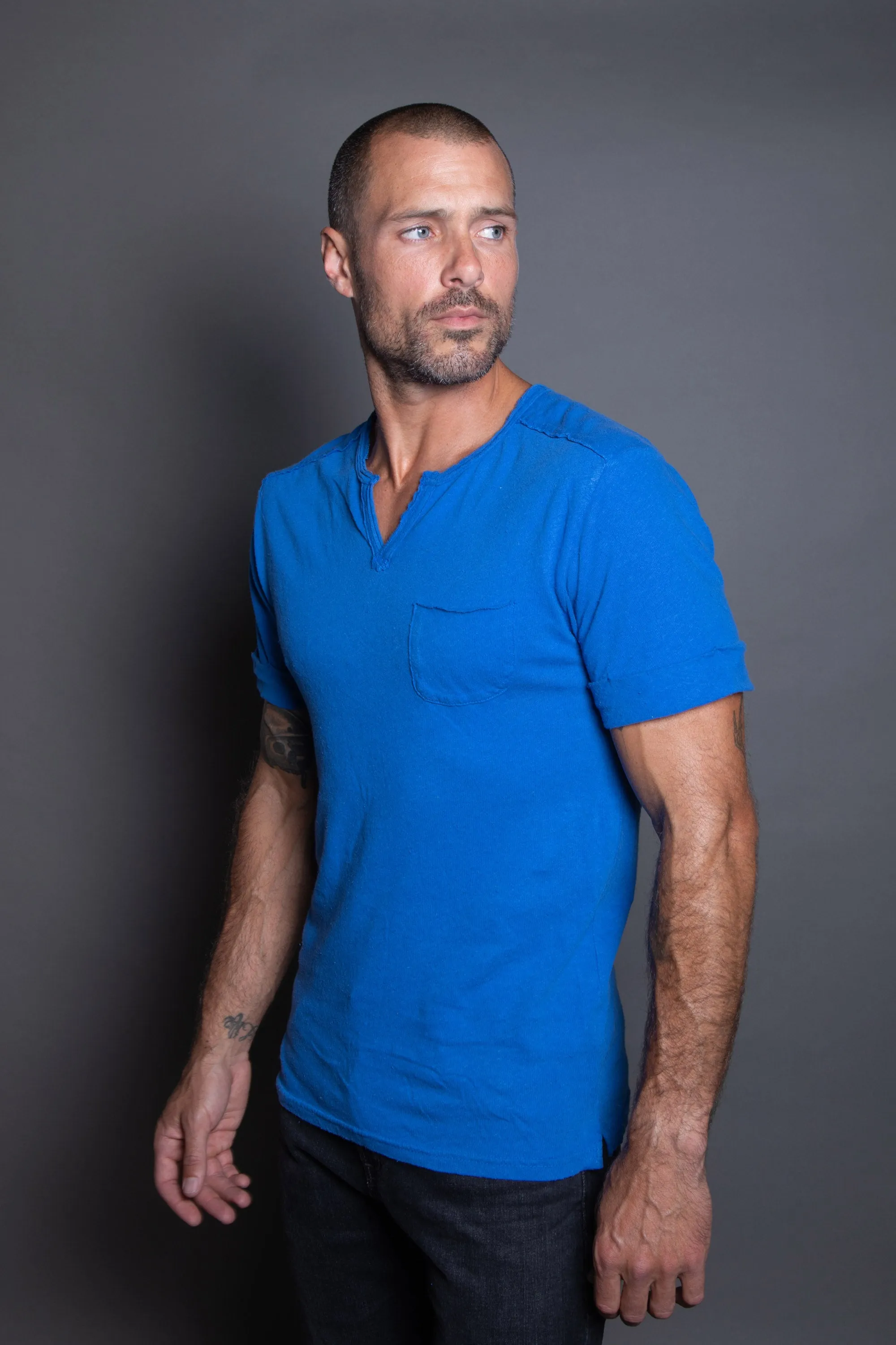 Men's Linen Blend Raw Edge Split V-Neck Tee