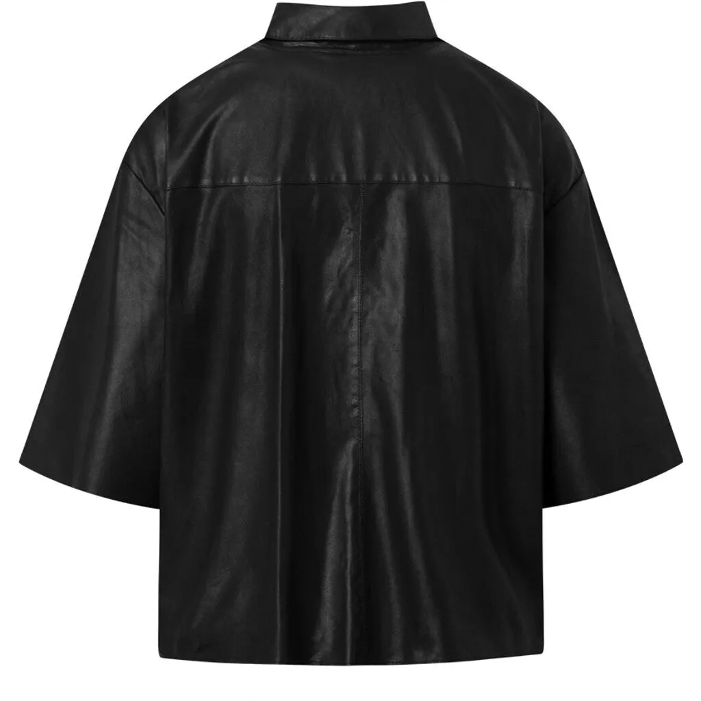 Simple leather shirt with large buttons on front / 50592 - Black (Nero)