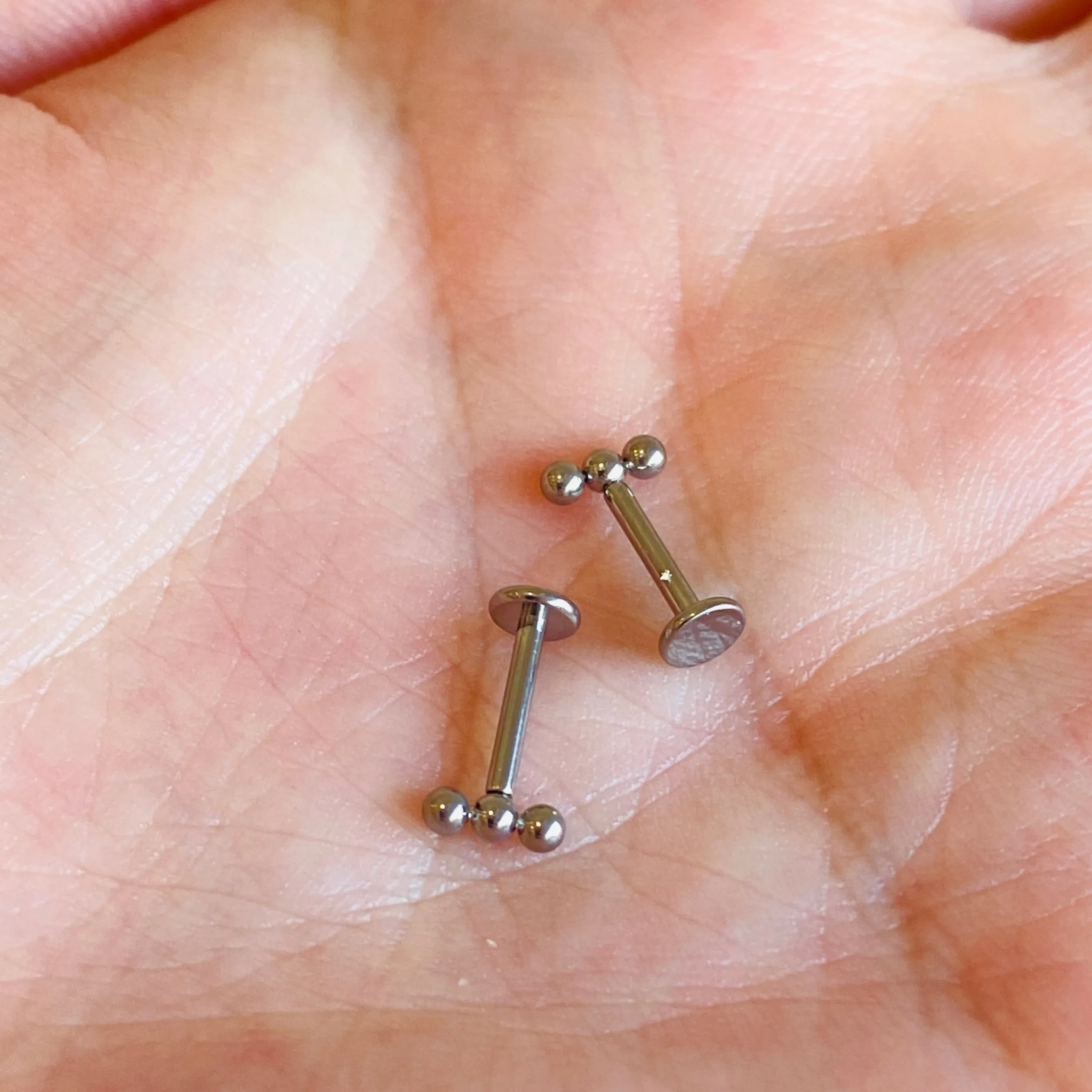 Steel Internally Threaded 3 Straight Beaded Tragus Labret